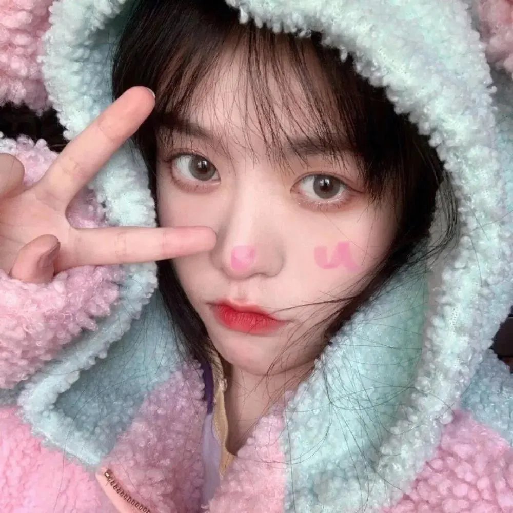 金发美人海报